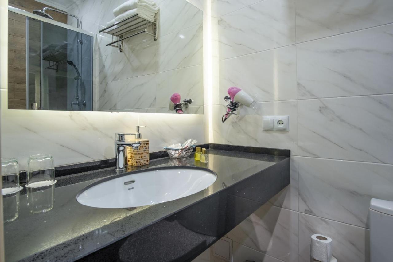 Boomerang Boutique Hotel Odessa Exteriör bild