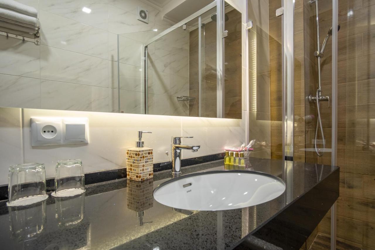 Boomerang Boutique Hotel Odessa Exteriör bild